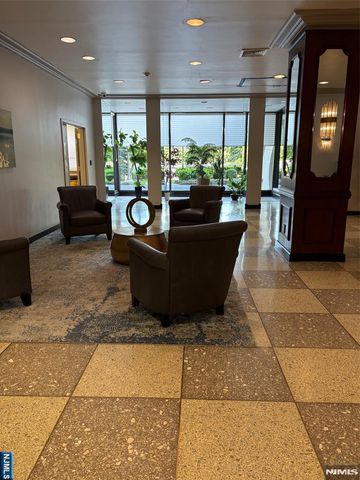 2000 Linwood Avenue 21R, Fort Lee, NJ 07024