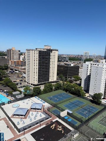 2000 Linwood Avenue 21R, Fort Lee, NJ 07024