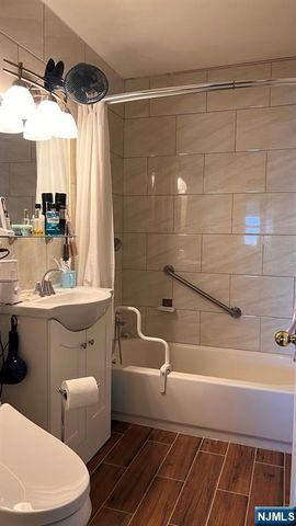 2000 Linwood Avenue 21R, Fort Lee, NJ 07024