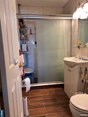 2000 Linwood Avenue 21R, Fort Lee, NJ 07024