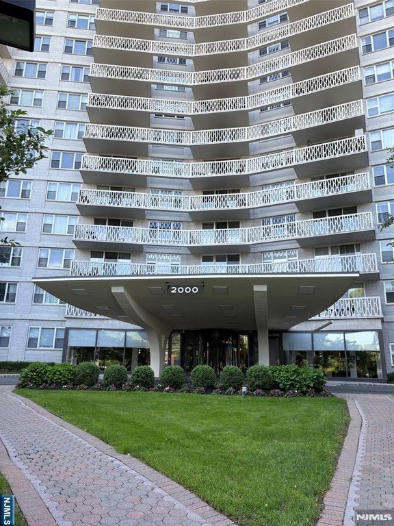 2000 Linwood Avenue 21R, Fort Lee, NJ 07024