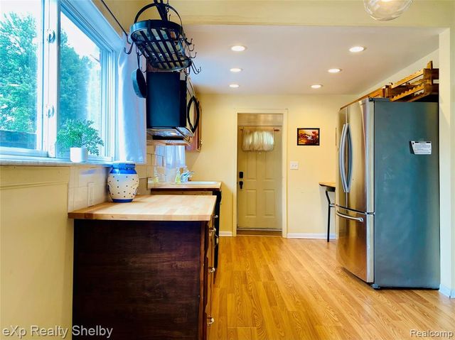 1545 Cynthia Avenue, Madison Heights, MI 48071