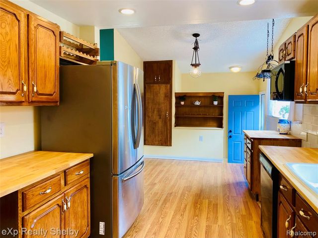 1545 Cynthia Avenue, Madison Heights, MI 48071