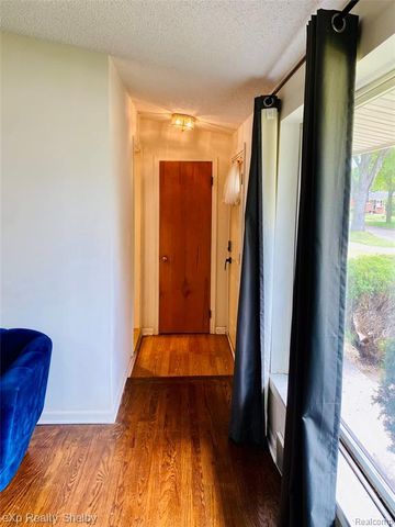1545 Cynthia Avenue, Madison Heights, MI 48071
