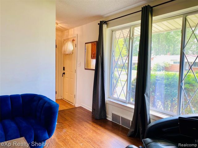 1545 Cynthia Avenue, Madison Heights, MI 48071