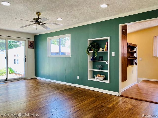 1545 Cynthia Avenue, Madison Heights, MI 48071