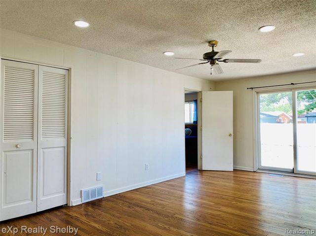 1545 Cynthia Avenue, Madison Heights, MI 48071