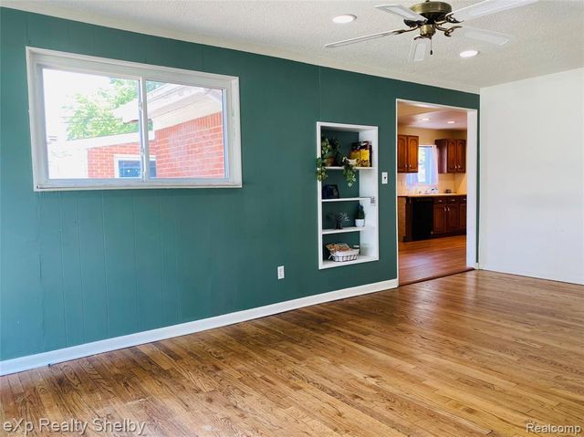 1545 Cynthia Avenue, Madison Heights, MI 48071