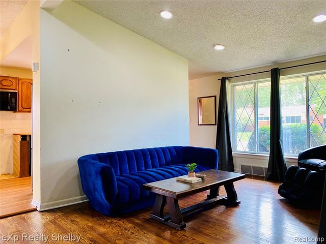 1545 Cynthia Avenue, Madison Heights, MI 48071