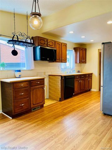 1545 Cynthia Avenue, Madison Heights, MI 48071