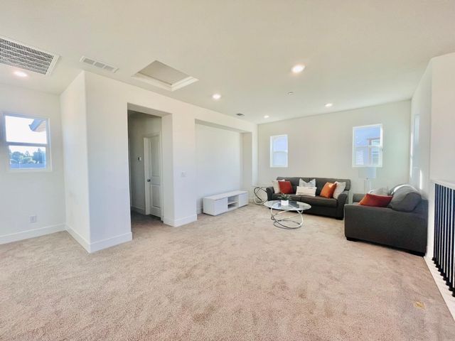 885 Hopkins St, Lincoln, CA 95648