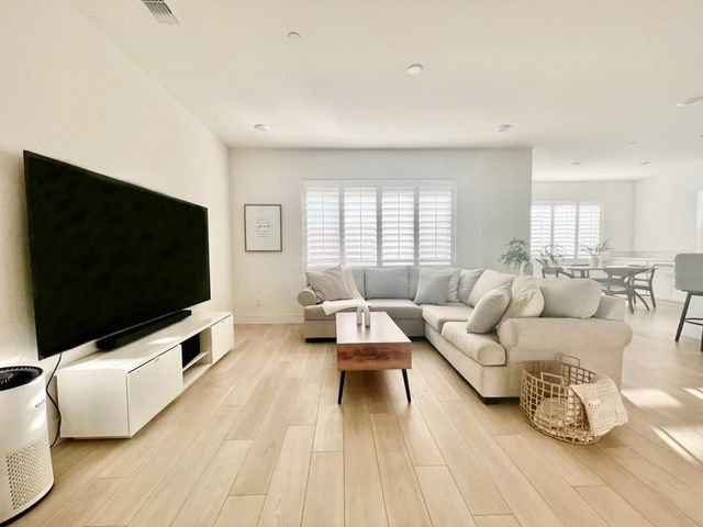 885 Hopkins St, Lincoln, CA 95648