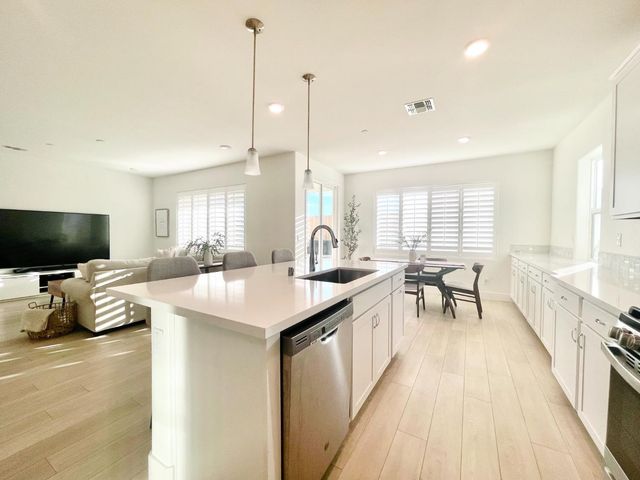 885 Hopkins St, Lincoln, CA 95648