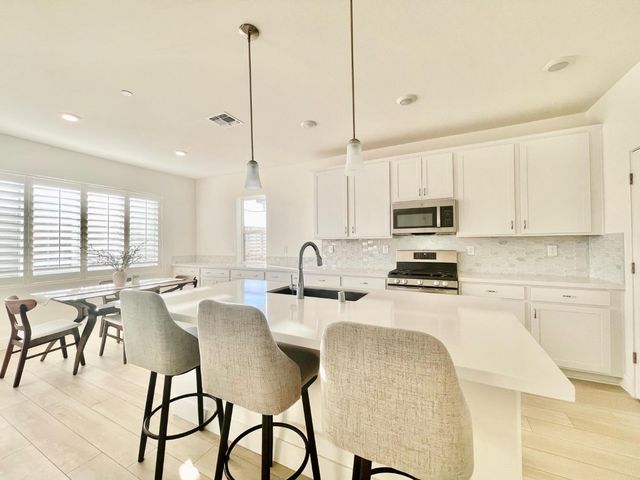 885 Hopkins St, Lincoln, CA 95648