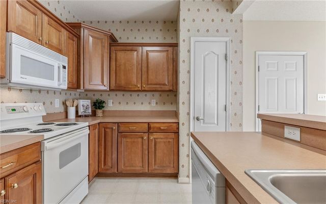 2401 Waters Edge LN, Suffolk, VA 23435