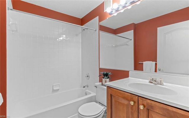 2401 Waters Edge LN, Suffolk, VA 23435