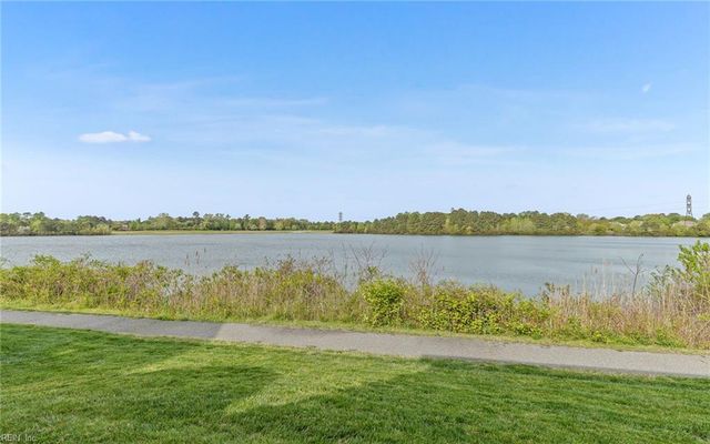 2401 Waters Edge LN, Suffolk, VA 23435