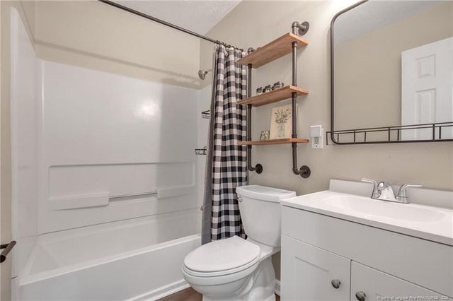 5870 Hunting Ridge Road, Hope Mills, NC 28348