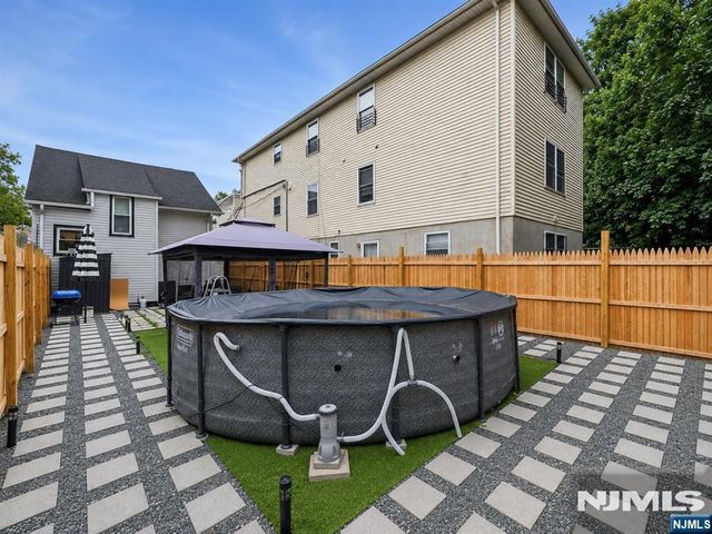 239 19th Street, Newark, NJ 07103
