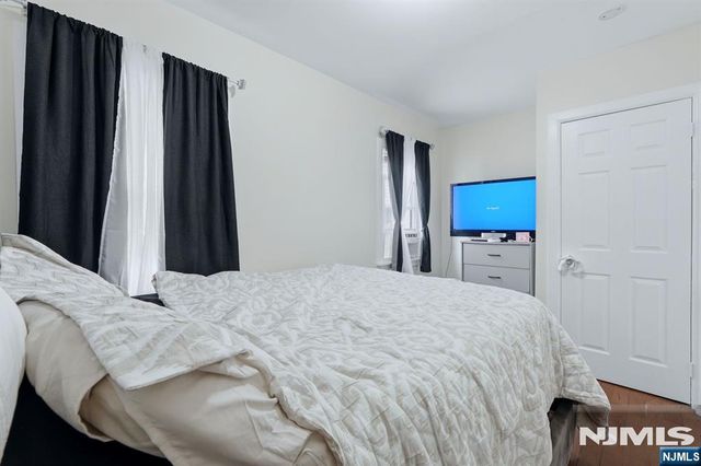 239 19th Street, Newark, NJ 07103