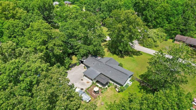419 Trotters Cir, Estill Springs, TN 37330