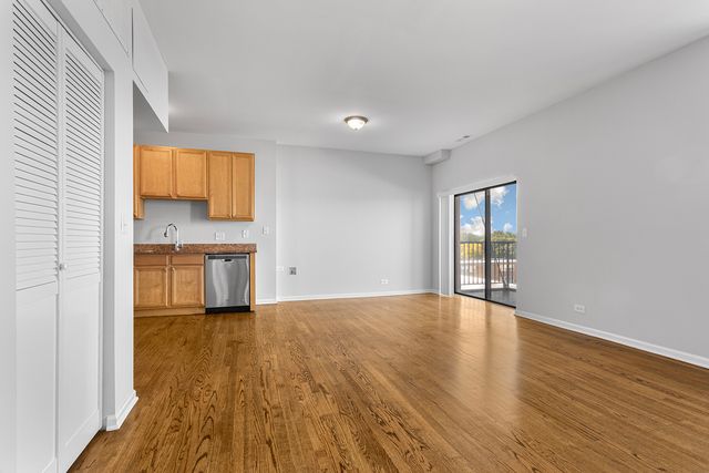 2451 W Howard Street 407, Chicago, IL 60645