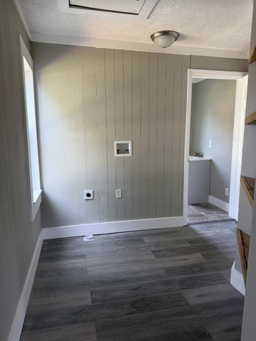 125 Walnut St, Cowan, TN 37318