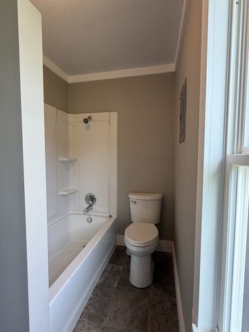 125 Walnut St, Cowan, TN 37318