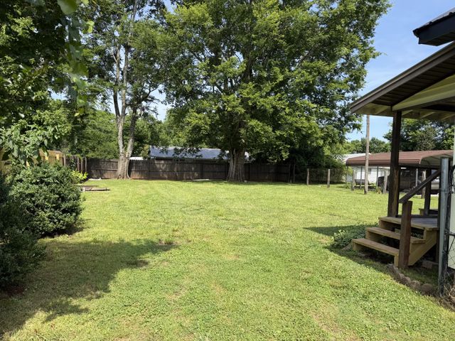 125 Walnut St, Cowan, TN 37318