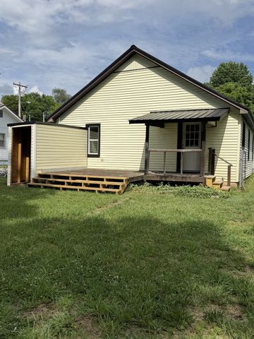 125 Walnut St, Cowan, TN 37318