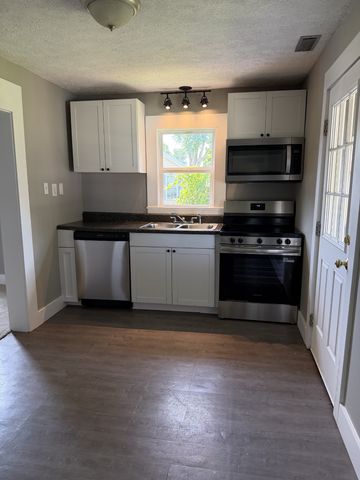 125 Walnut St, Cowan, TN 37318