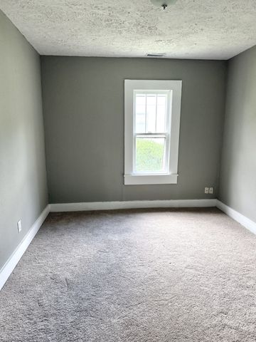 125 Walnut St, Cowan, TN 37318