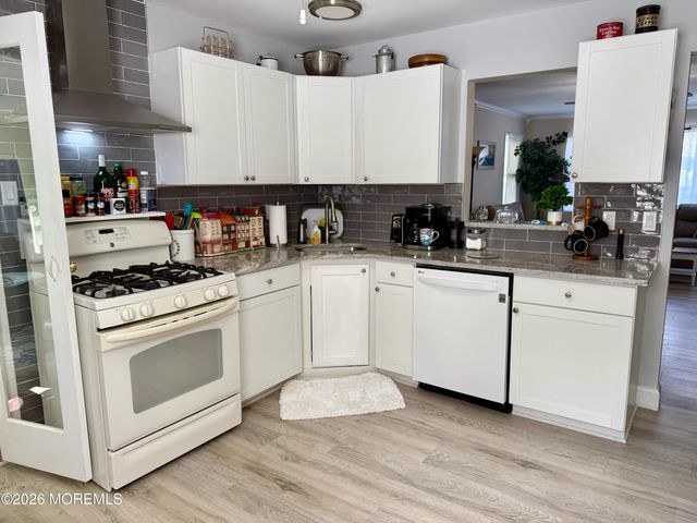 48 Sunflower Lane, Toms River, NJ 08755