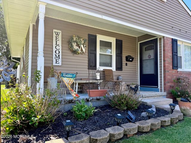 48 Sunflower Lane, Toms River, NJ 08755