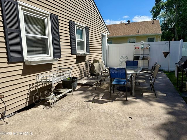 48 Sunflower Lane, Toms River, NJ 08755