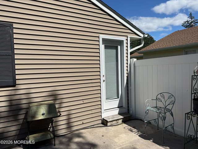 48 Sunflower Lane, Toms River, NJ 08755
