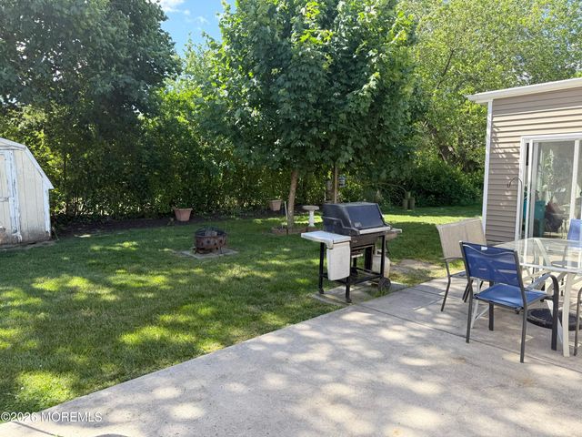 48 Sunflower Lane, Toms River, NJ 08755