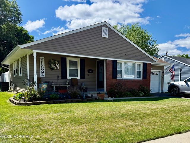 48 Sunflower Lane, Toms River, NJ 08755