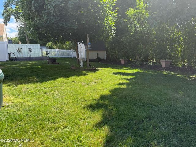 48 Sunflower Lane, Toms River, NJ 08755