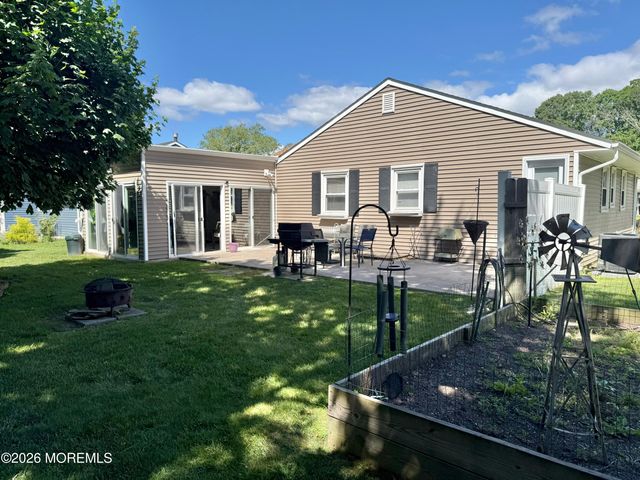 48 Sunflower Lane, Toms River, NJ 08755