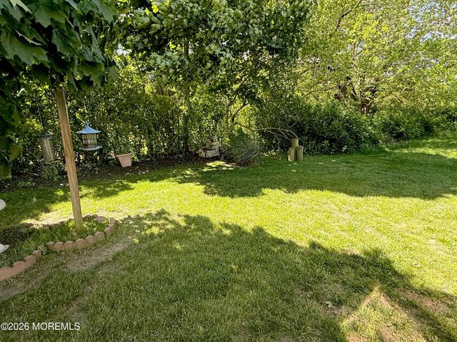 48 Sunflower Lane, Toms River, NJ 08755