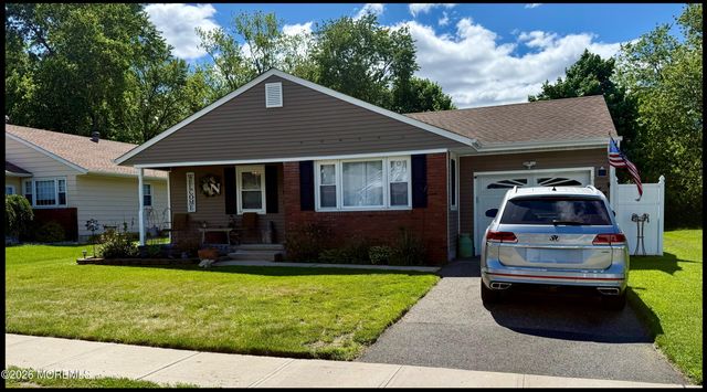 48 Sunflower Lane, Toms River, NJ 08755
