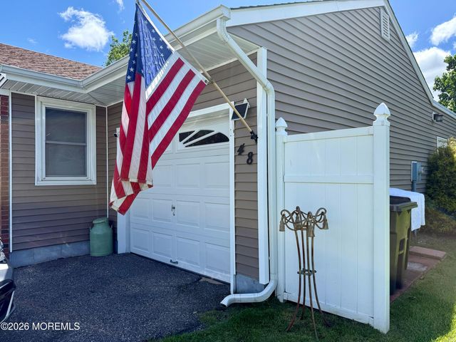 48 Sunflower Lane, Toms River, NJ 08755