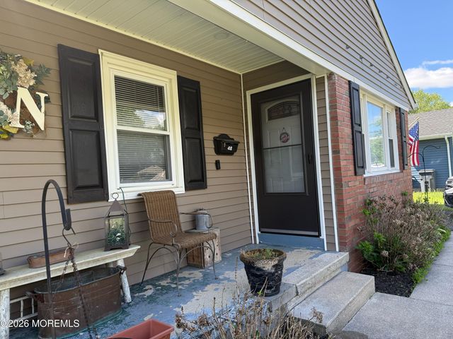 48 Sunflower Lane, Toms River, NJ 08755