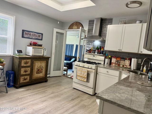 48 Sunflower Lane, Toms River, NJ 08755