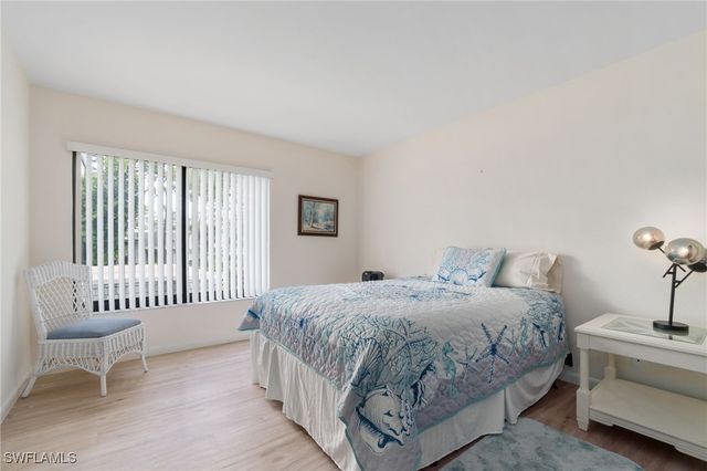 425 Wildwood LN 425, Naples, FL 34105