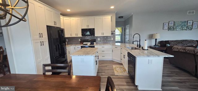 800 AMBER LN, Vineland, NJ 08360