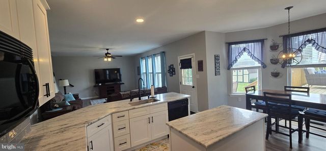 800 AMBER LN, Vineland, NJ 08360