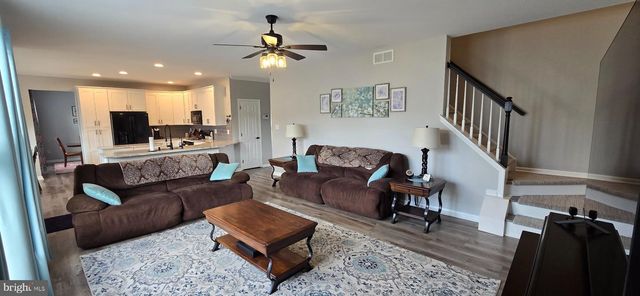 800 AMBER LN, Vineland, NJ 08360