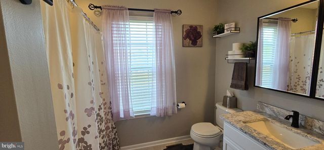800 AMBER LN, Vineland, NJ 08360